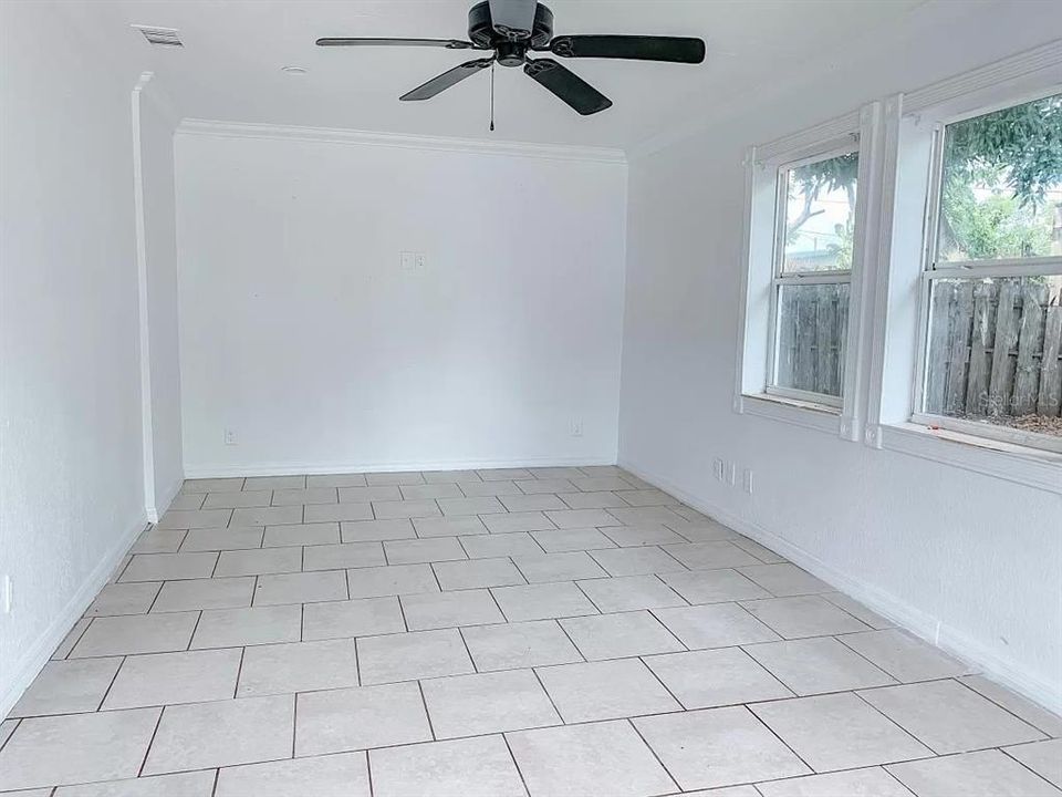For Rent: $1,395 (2 beds, 1 baths, 592 Square Feet)