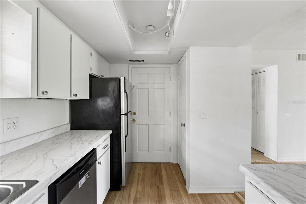 На продажу: $199,000 (2 спален, 2 ванн, 1278 Квадратных фут)