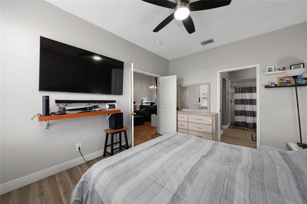 For Sale: $310,000 (3 beds, 2 baths, 1543 Square Feet)