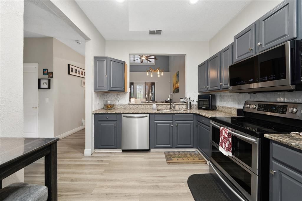 For Sale: $310,000 (3 beds, 2 baths, 1543 Square Feet)