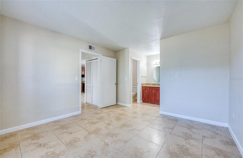 For Rent: $1,750 (2 beds, 2 baths, 898 Square Feet)