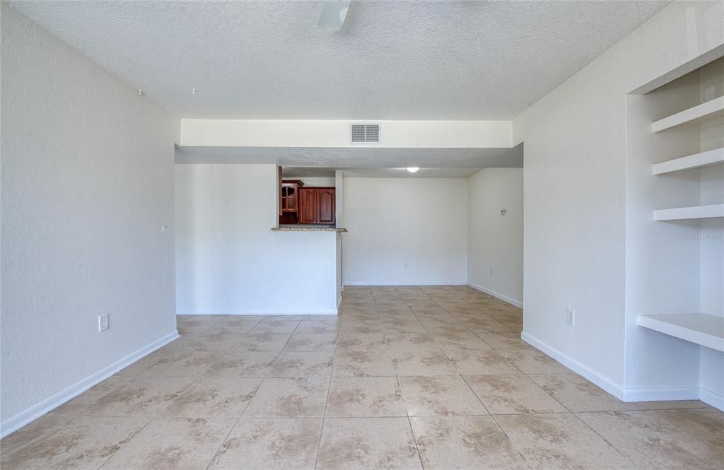 For Rent: $1,750 (2 beds, 2 baths, 898 Square Feet)