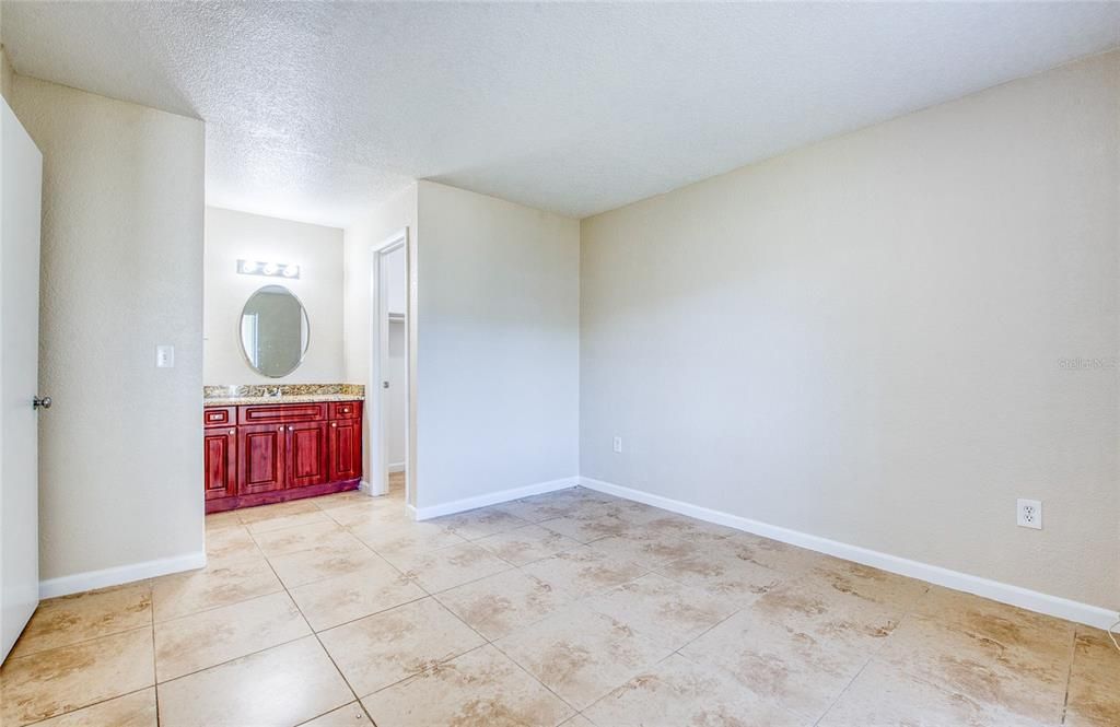 For Rent: $1,750 (2 beds, 2 baths, 898 Square Feet)