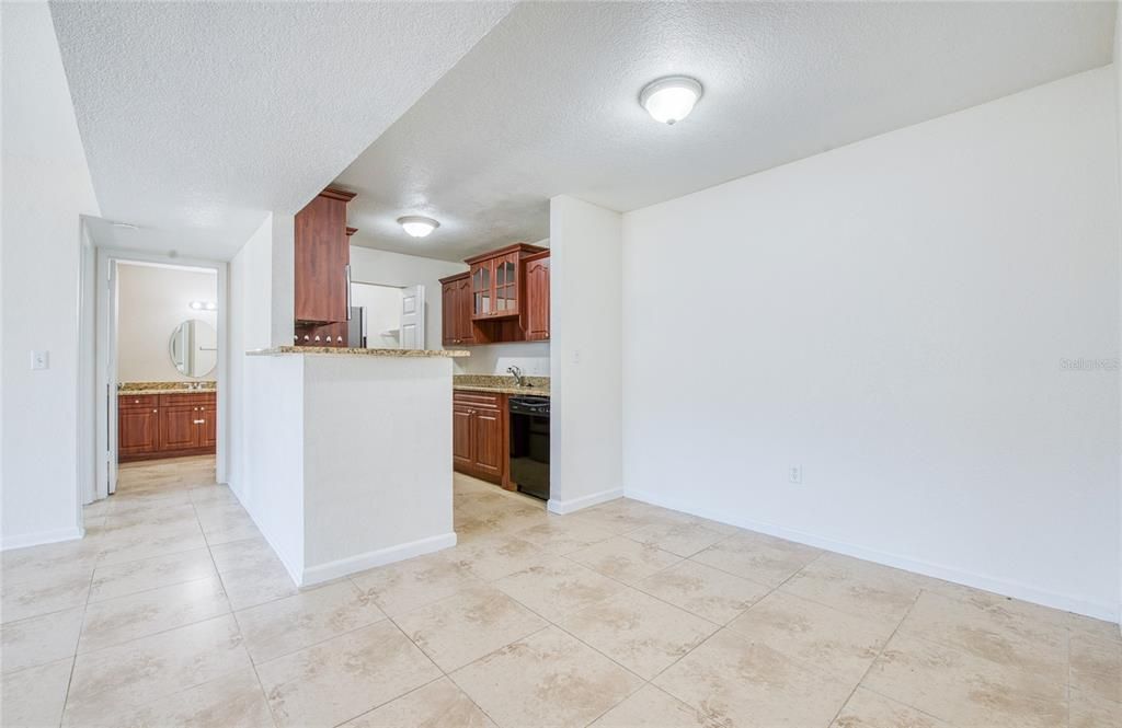 For Rent: $1,750 (2 beds, 2 baths, 898 Square Feet)
