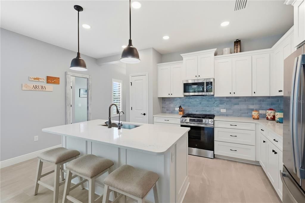 For Sale: $387,900 (3 beds, 2 baths, 1407 Square Feet)