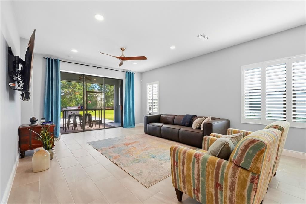 For Sale: $387,900 (3 beds, 2 baths, 1407 Square Feet)