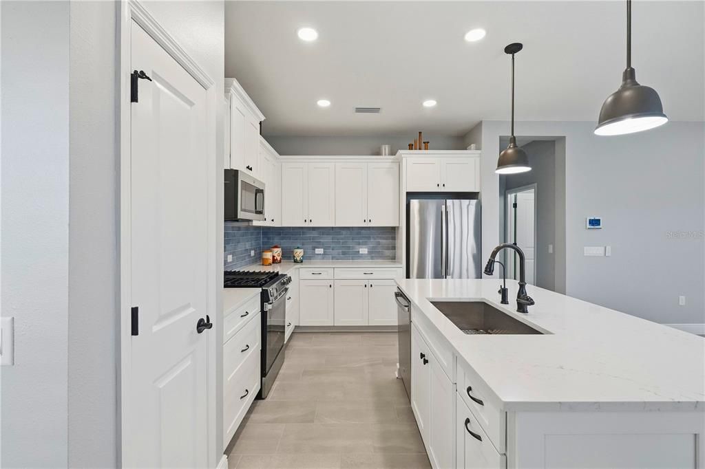 For Sale: $387,900 (3 beds, 2 baths, 1407 Square Feet)