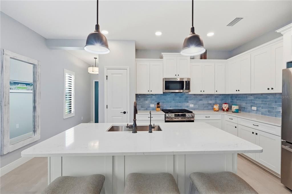 For Sale: $387,900 (3 beds, 2 baths, 1407 Square Feet)