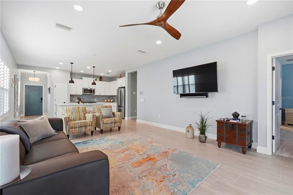 For Sale: $387,900 (3 beds, 2 baths, 1407 Square Feet)
