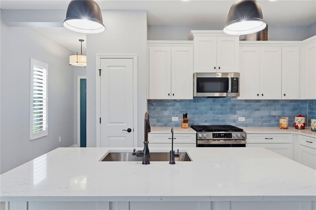 For Sale: $387,900 (3 beds, 2 baths, 1407 Square Feet)