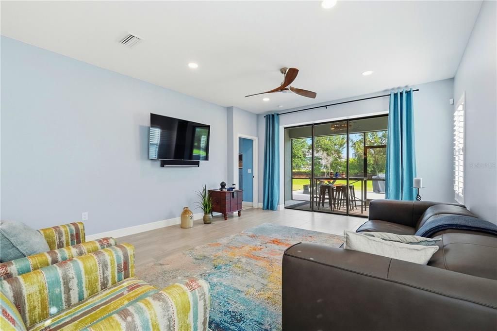 For Sale: $387,900 (3 beds, 2 baths, 1407 Square Feet)