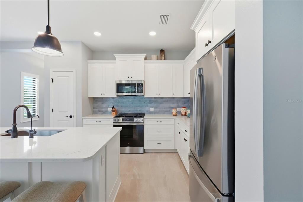 For Sale: $387,900 (3 beds, 2 baths, 1407 Square Feet)