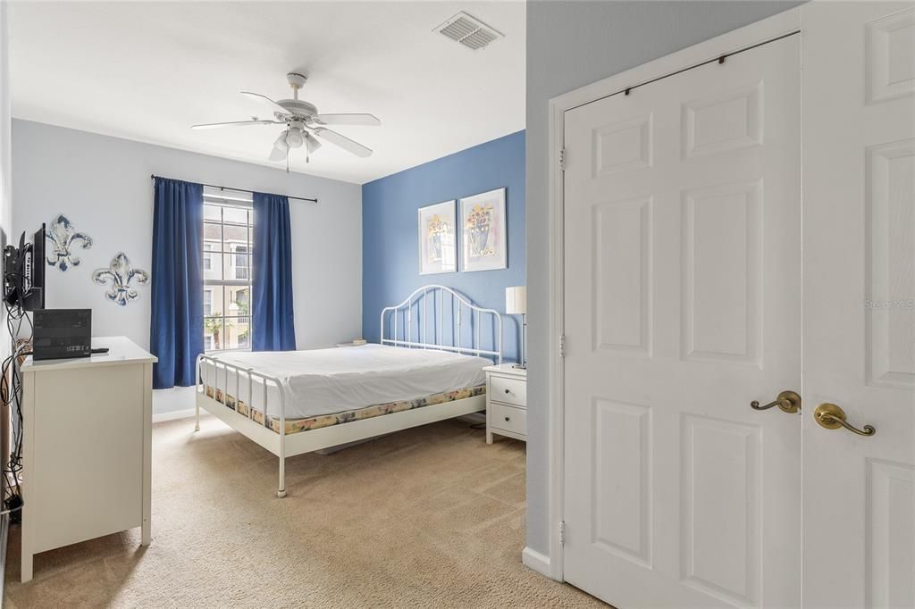 For Sale: $235,000 (3 beds, 2 baths, 1268 Square Feet)