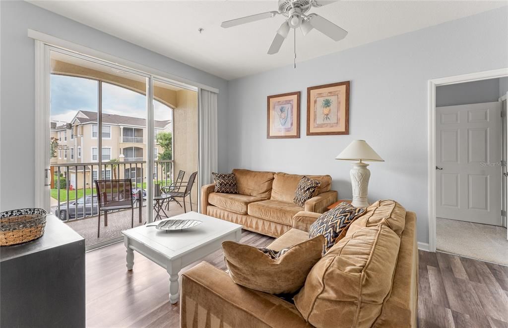 For Sale: $235,000 (3 beds, 2 baths, 1268 Square Feet)