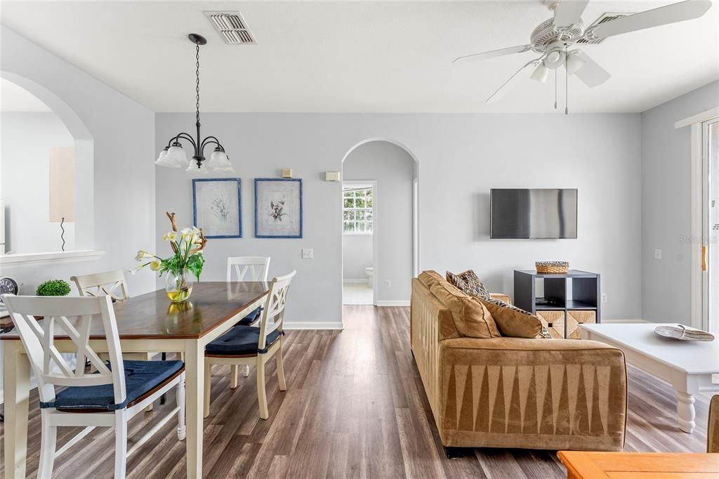 For Sale: $235,000 (3 beds, 2 baths, 1268 Square Feet)