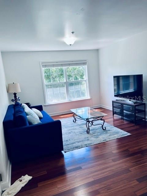В аренду: $1,750 (1 спален, 1 ванн, 830 Квадратных фут)