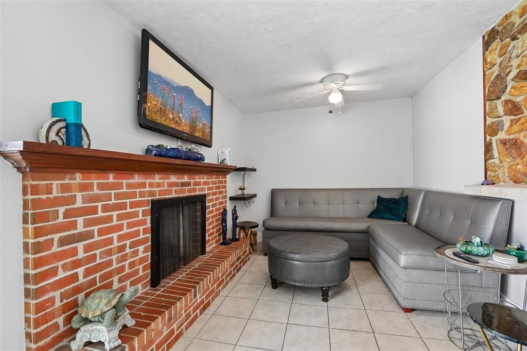 For Sale: $550,000 (4 beds, 2 baths, 2047 Square Feet)