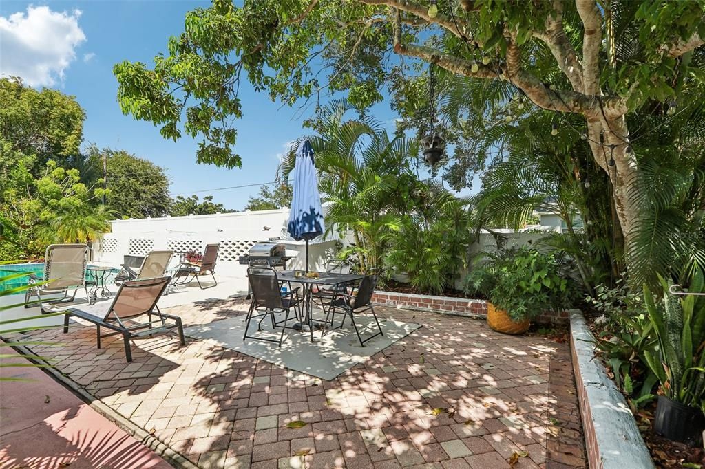 For Sale: $550,000 (4 beds, 2 baths, 2047 Square Feet)