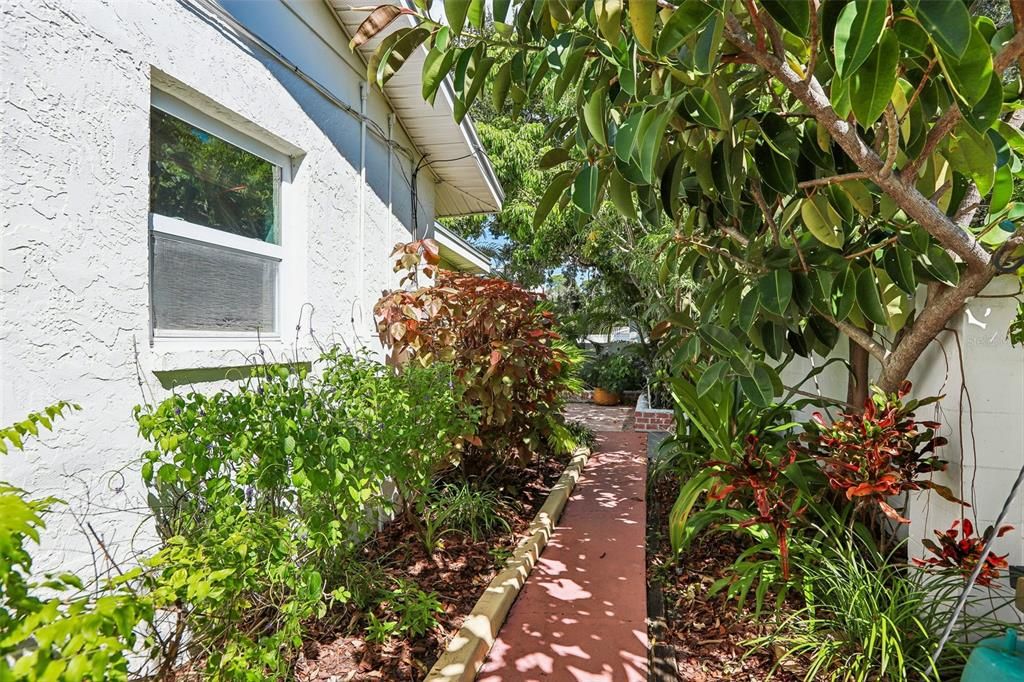 For Sale: $550,000 (4 beds, 2 baths, 2047 Square Feet)