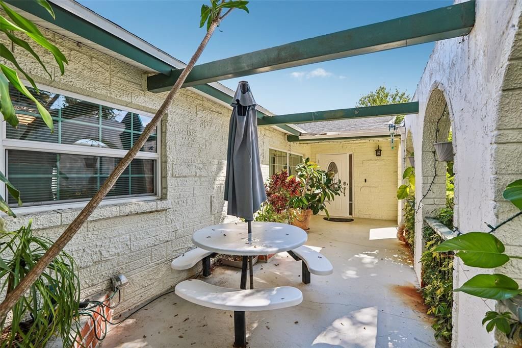 For Sale: $550,000 (4 beds, 2 baths, 2047 Square Feet)