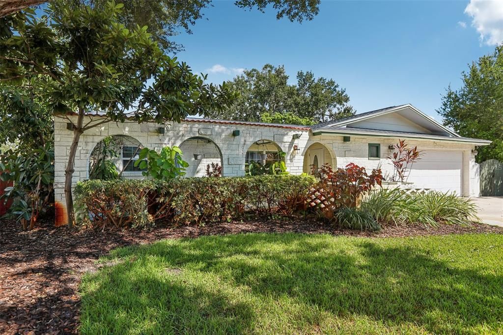 For Sale: $550,000 (4 beds, 2 baths, 2047 Square Feet)