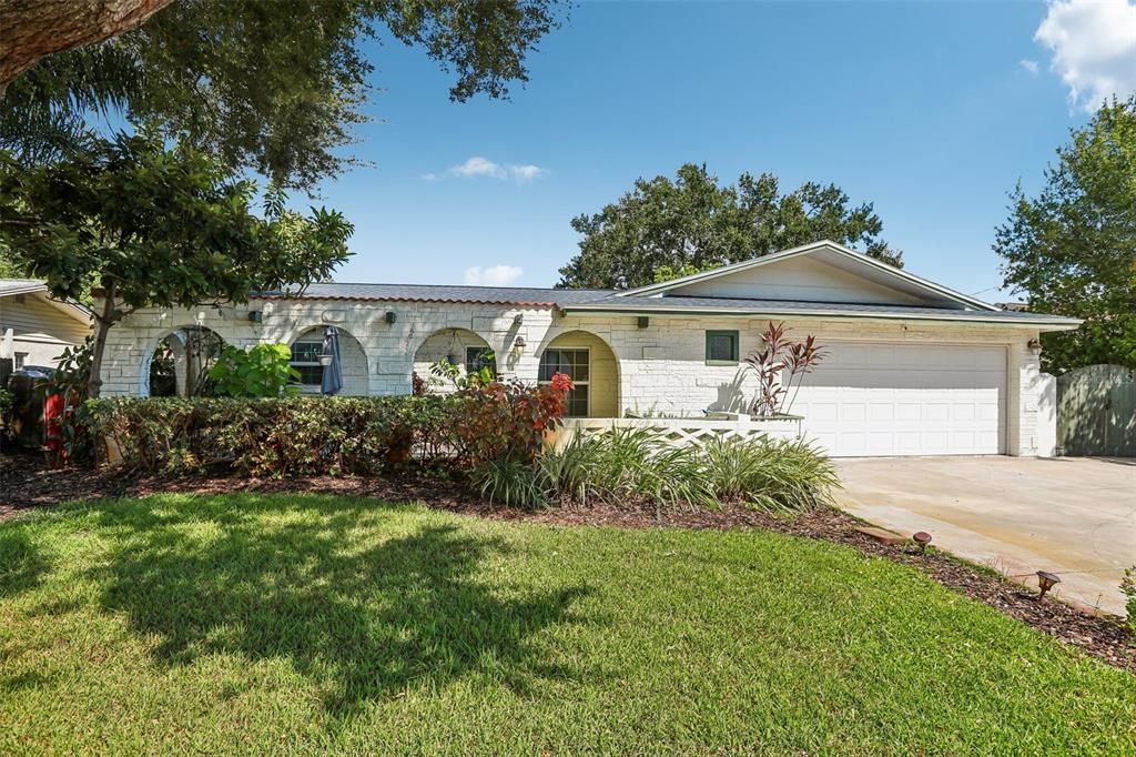 For Sale: $550,000 (4 beds, 2 baths, 2047 Square Feet)