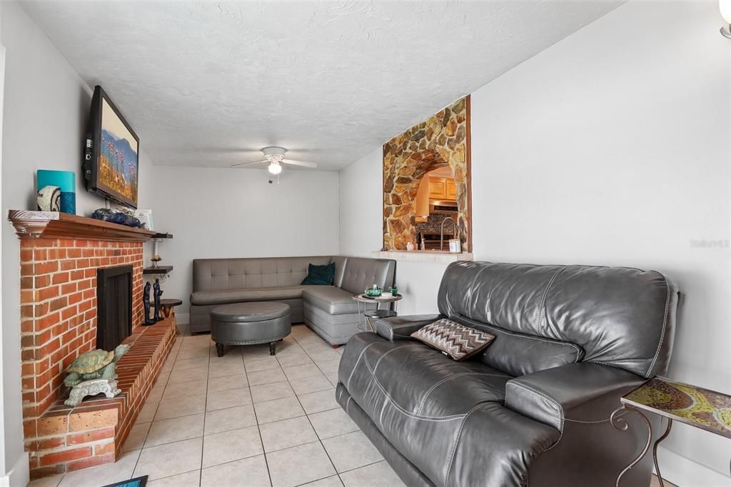 For Sale: $550,000 (4 beds, 2 baths, 2047 Square Feet)
