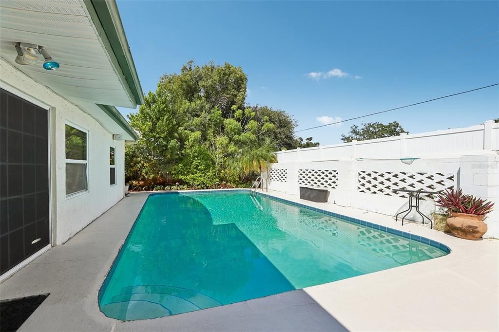 For Sale: $550,000 (4 beds, 2 baths, 2047 Square Feet)