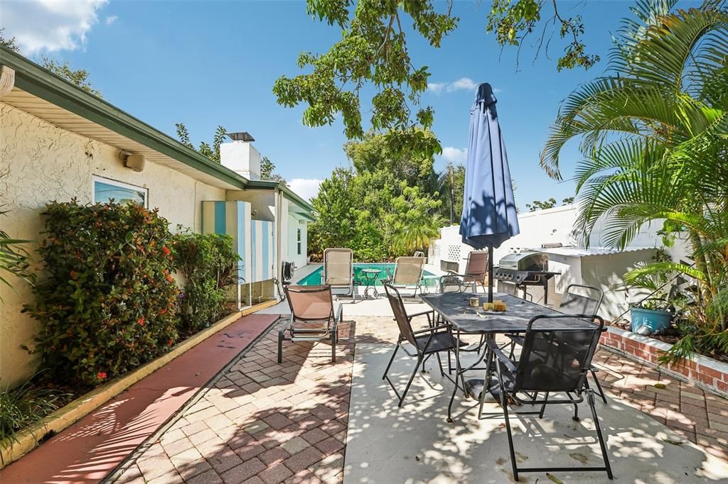 For Sale: $550,000 (4 beds, 2 baths, 2047 Square Feet)