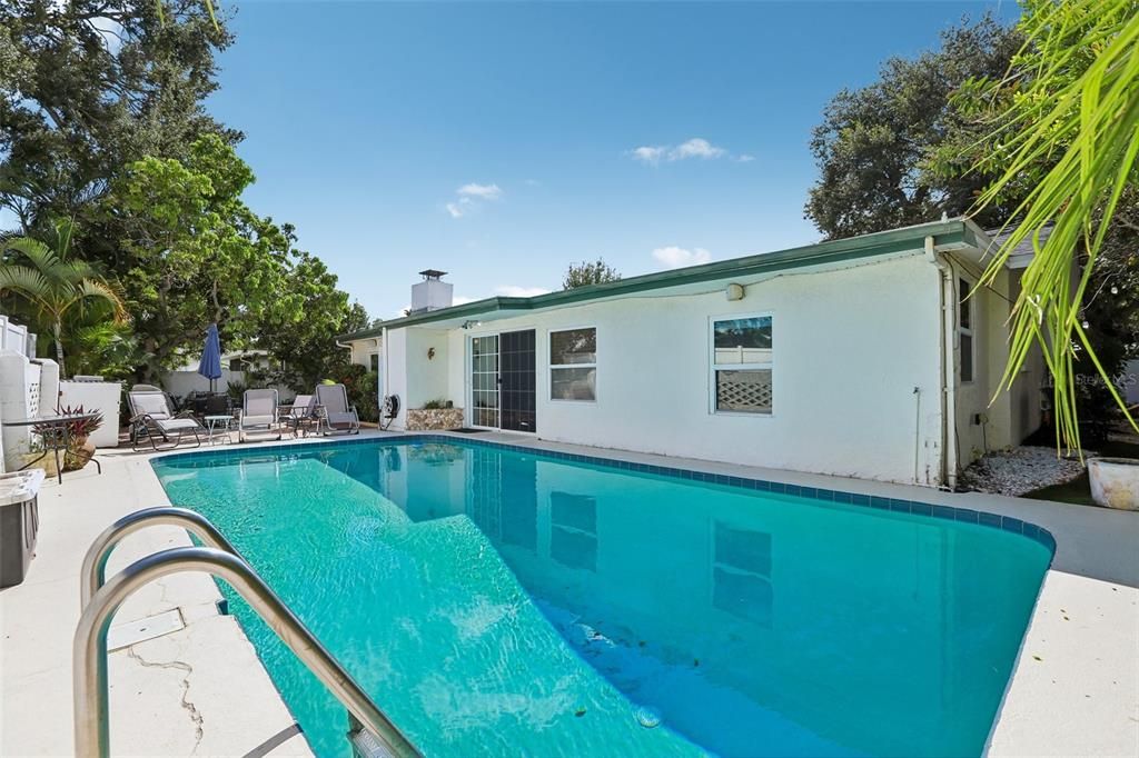 For Sale: $550,000 (4 beds, 2 baths, 2047 Square Feet)