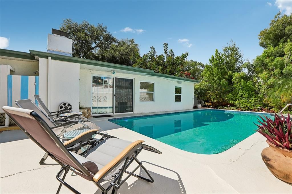 For Sale: $550,000 (4 beds, 2 baths, 2047 Square Feet)