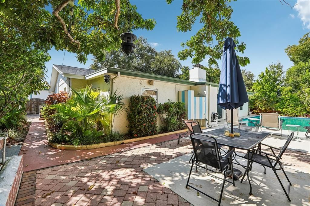 For Sale: $550,000 (4 beds, 2 baths, 2047 Square Feet)