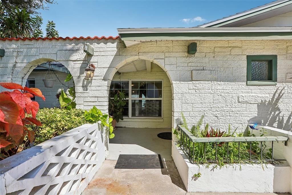 For Sale: $550,000 (4 beds, 2 baths, 2047 Square Feet)
