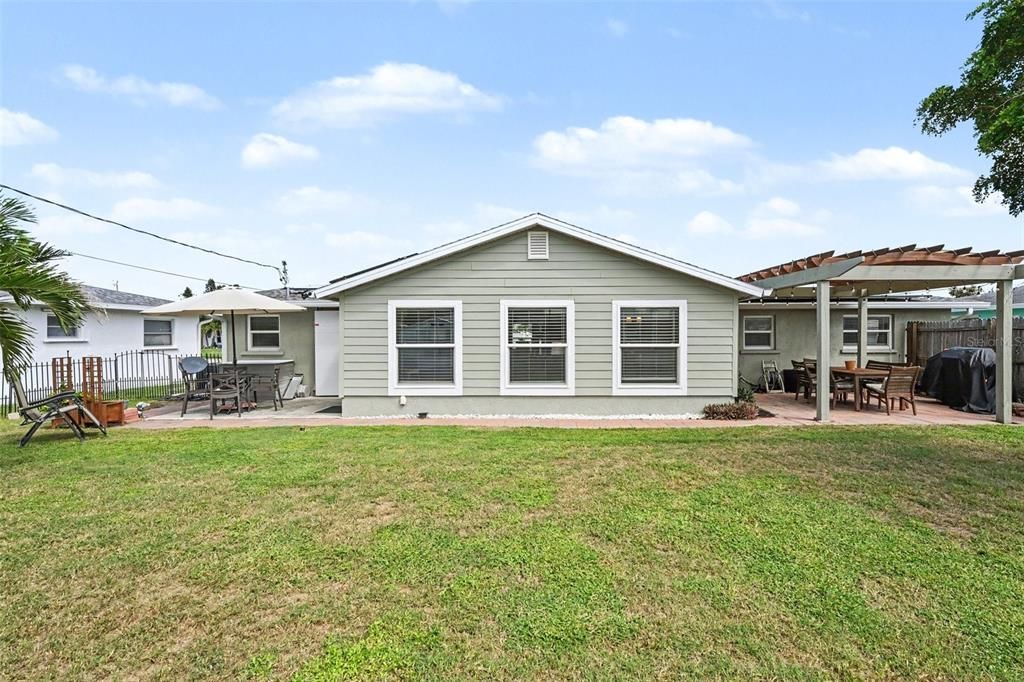 For Sale: $365,000 (3 beds, 2 baths, 1484 Square Feet)
