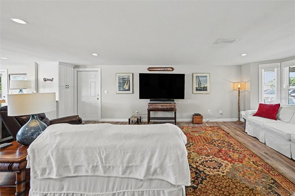 For Sale: $365,000 (3 beds, 2 baths, 1484 Square Feet)
