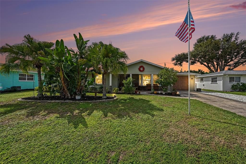 For Sale: $365,000 (3 beds, 2 baths, 1484 Square Feet)