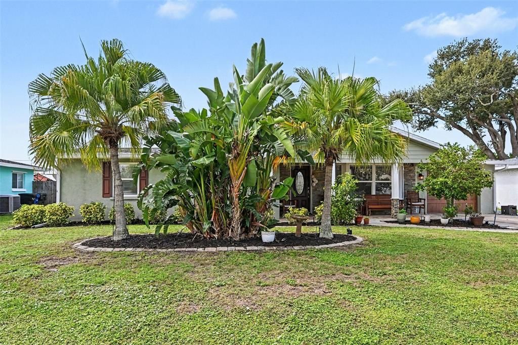 For Sale: $365,000 (3 beds, 2 baths, 1484 Square Feet)