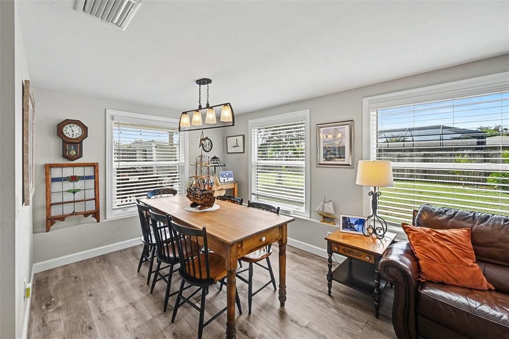 For Sale: $365,000 (3 beds, 2 baths, 1484 Square Feet)