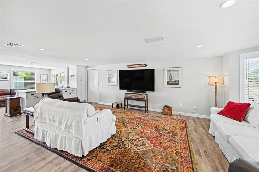 For Sale: $365,000 (3 beds, 2 baths, 1484 Square Feet)