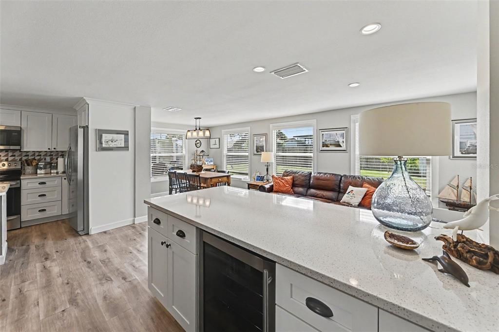 For Sale: $365,000 (3 beds, 2 baths, 1484 Square Feet)