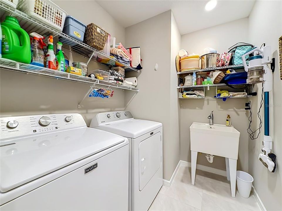 На продажу: $329,000 (4 спален, 2 ванн, 1580 Квадратных фут)