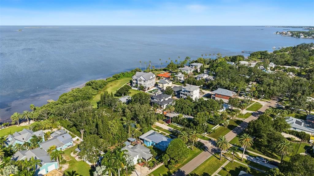 На продажу: $379,900 (2 спален, 2 ванн, 1214 Квадратных фут)