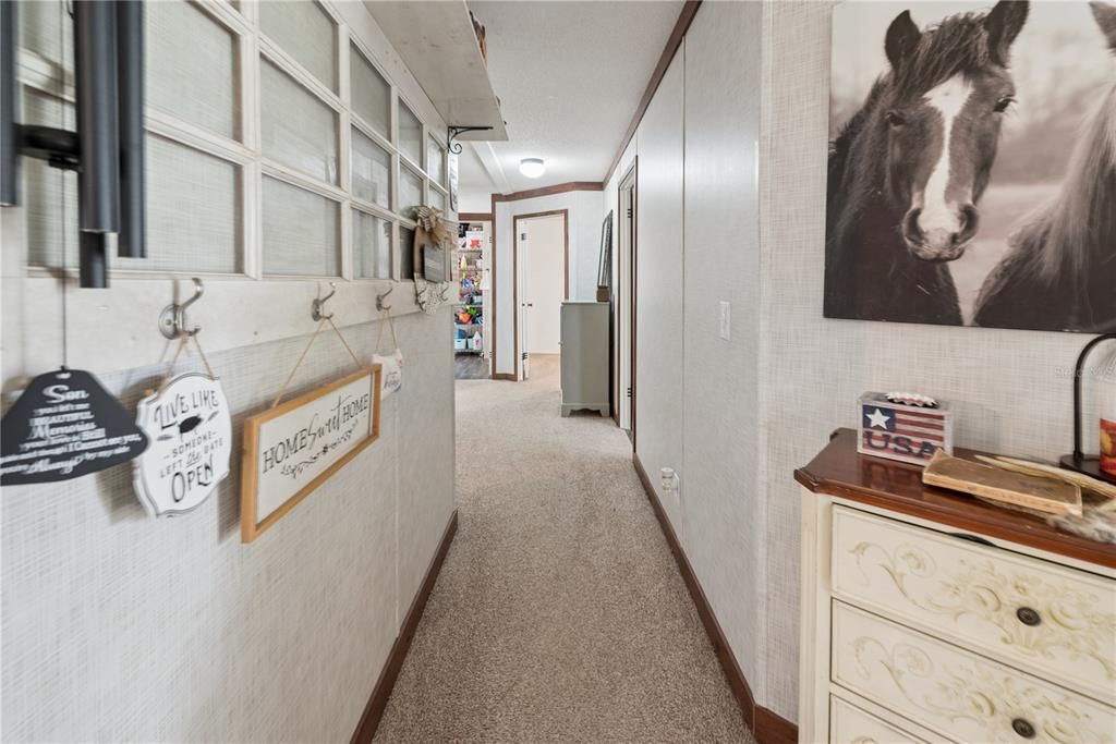 En Venta: $249,000 (4 camas, 2 baños, 1920 Pies cuadrados)