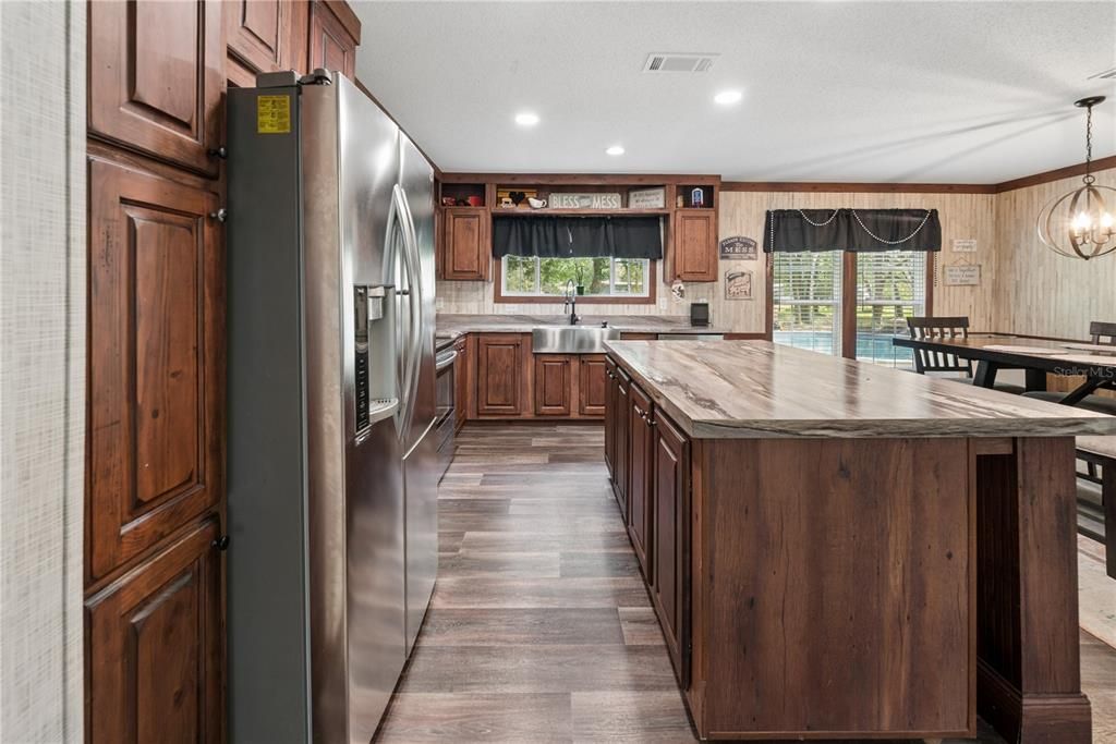 En Venta: $249,000 (4 camas, 2 baños, 1920 Pies cuadrados)