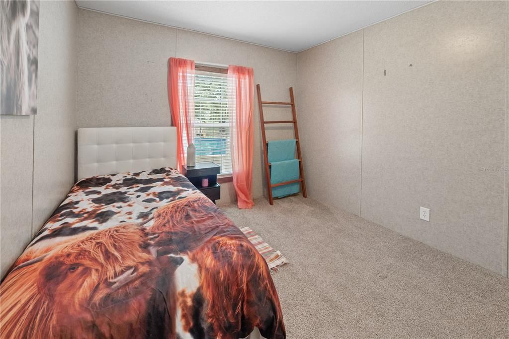 En Venta: $249,000 (4 camas, 2 baños, 1920 Pies cuadrados)