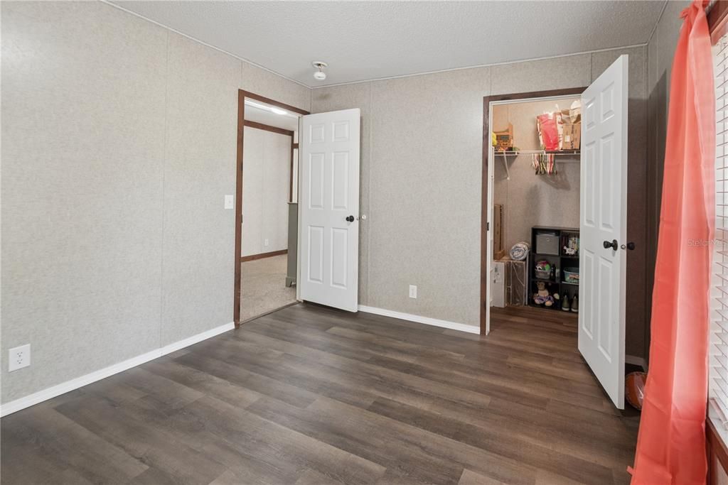 En Venta: $249,000 (4 camas, 2 baños, 1920 Pies cuadrados)