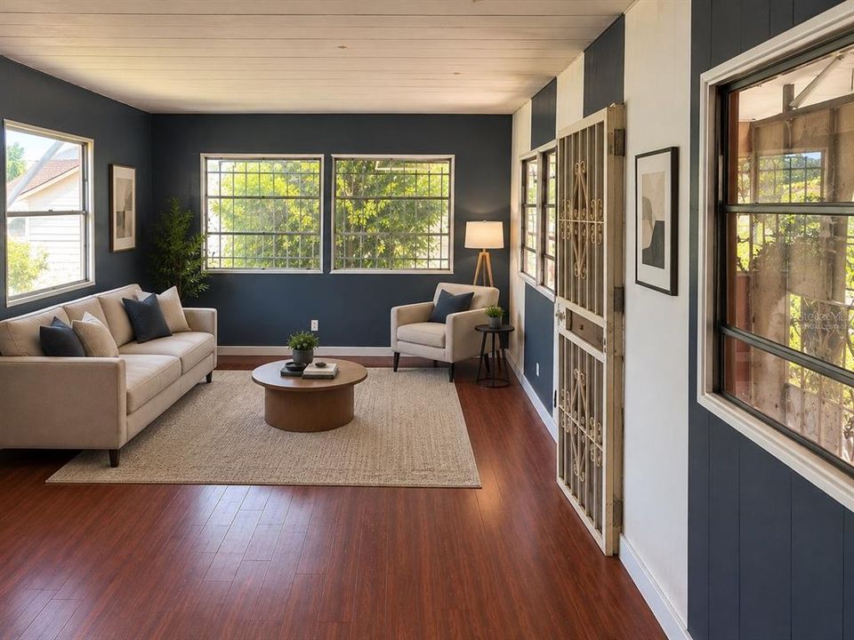 For Rent: $1,000 (3 beds, 1 baths, 672 Square Feet)