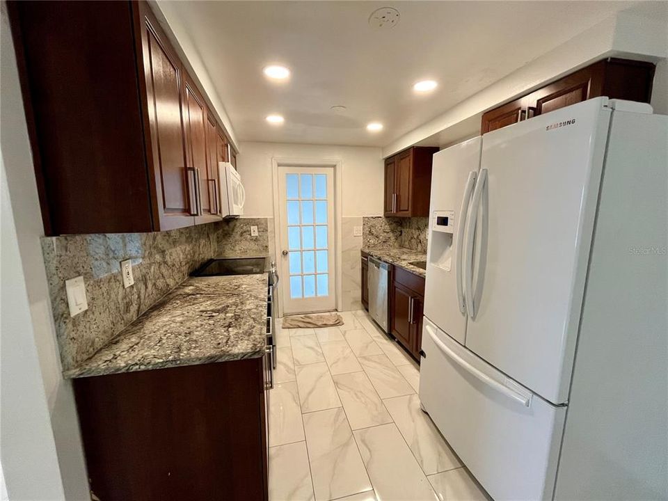For Rent: $1,650 (3 beds, 1 baths, 1248 Square Feet)