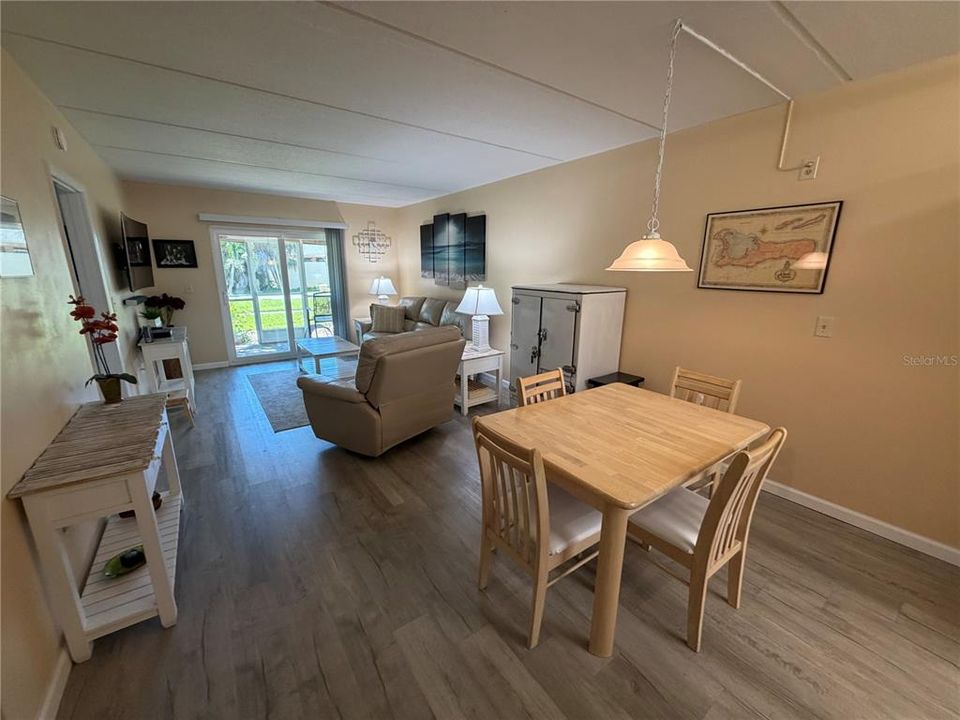 В аренду: $3,200 (2 спален, 2 ванн, 833 Квадратных фут)