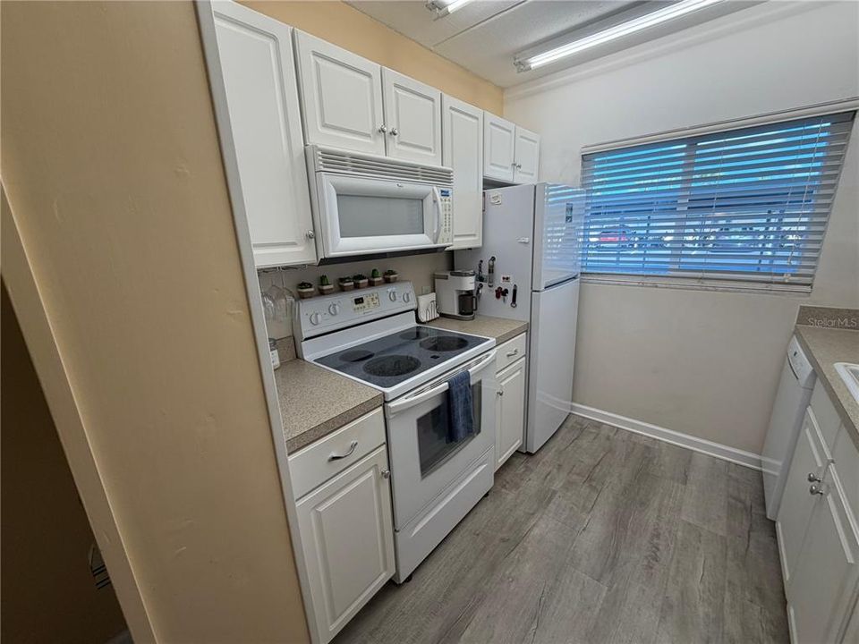 В аренду: $3,200 (2 спален, 2 ванн, 833 Квадратных фут)